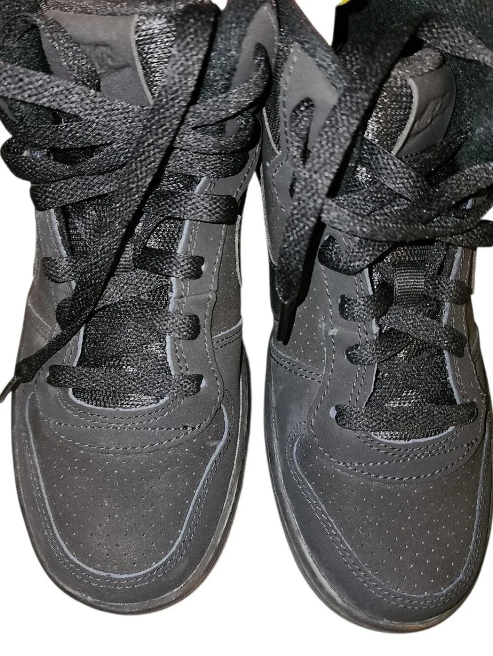 Nike Court Borough Mid 